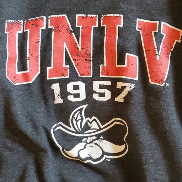 UNLV Rebels Sweatshirt - Picture 3 of 3